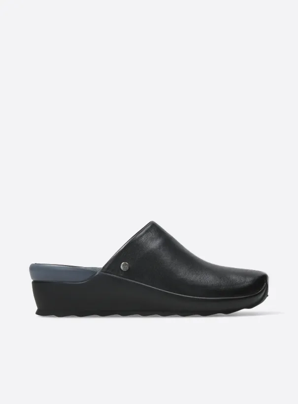 Wolky Go - black leather Clogs for women